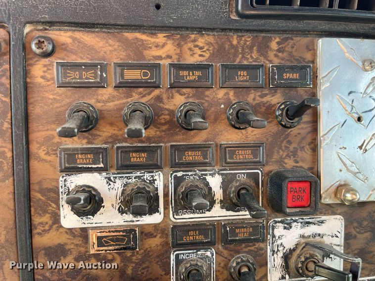 image for item MG9489 1996 Kenworth T600  semi truck