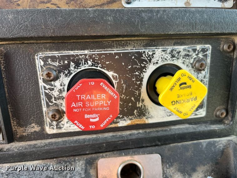 image for item MG9489 1996 Kenworth T600  semi truck