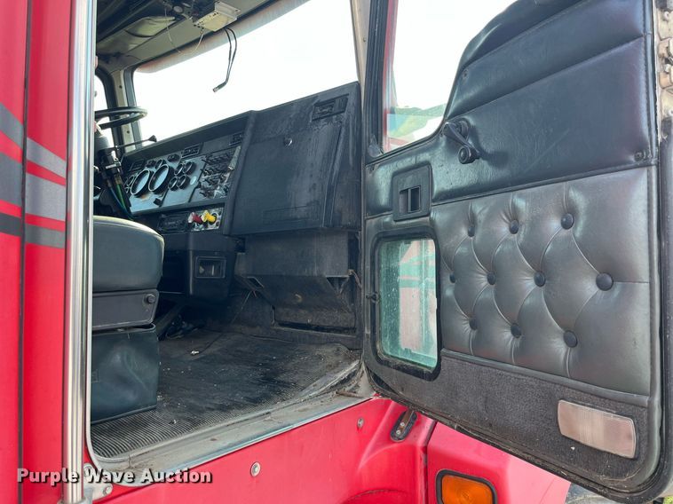 image for item MG9489 1996 Kenworth T600  semi truck