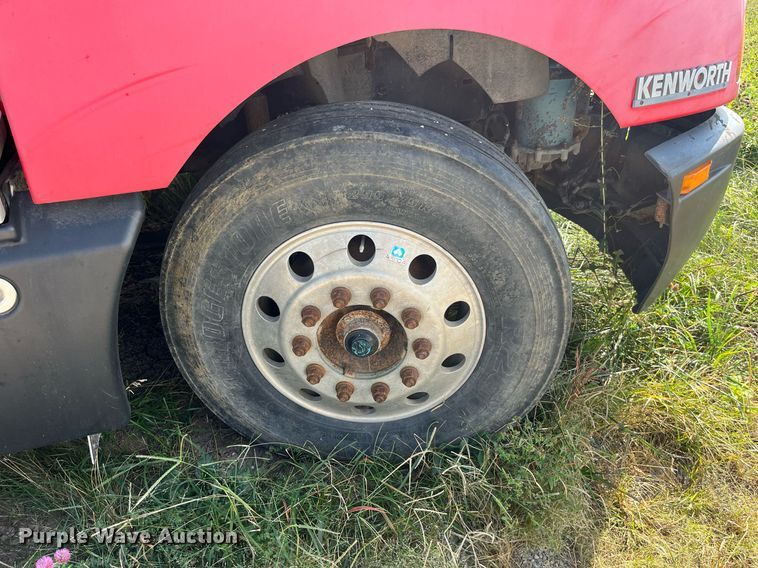 image for item MG9489 1996 Kenworth T600  semi truck