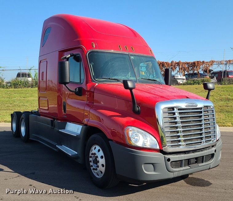 image for item MJ9324 2016 Freightliner Cascadia  semi truck