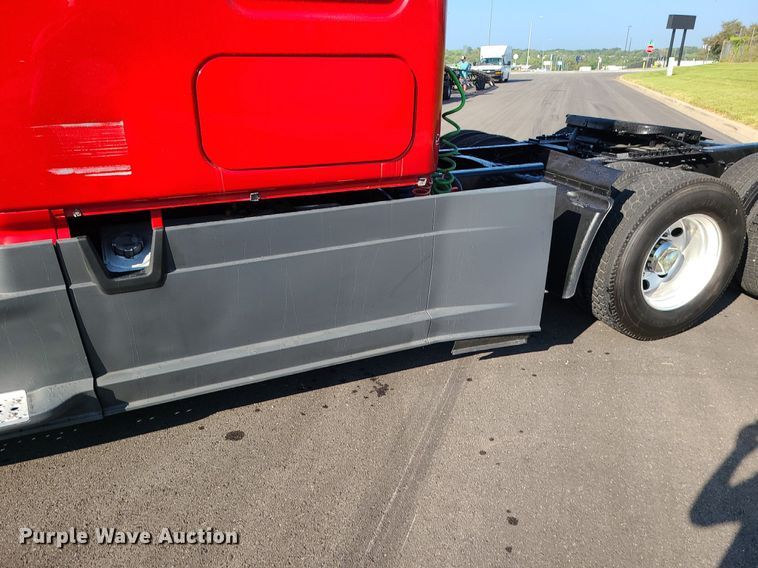 image for item MJ9324 2016 Freightliner Cascadia  semi truck