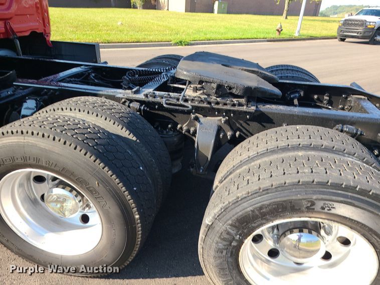 image for item MJ9324 2016 Freightliner Cascadia  semi truck