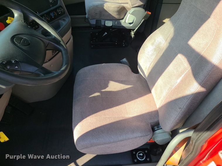 image for item MJ9324 2016 Freightliner Cascadia  semi truck