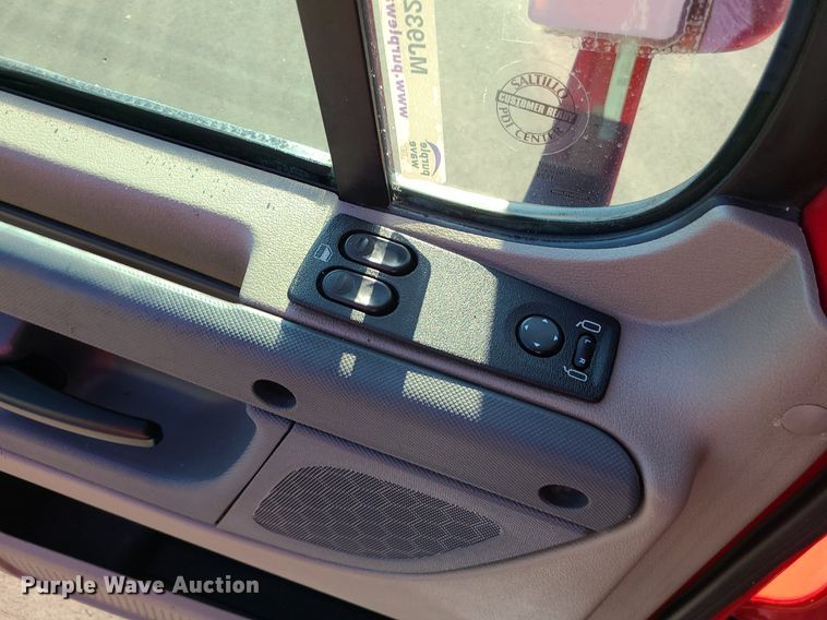 image for item MJ9324 2016 Freightliner Cascadia  semi truck