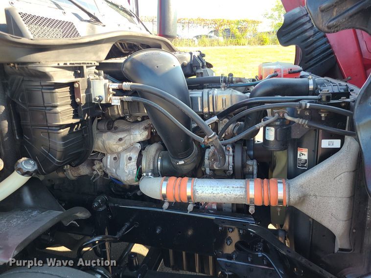 image for item MJ9324 2016 Freightliner Cascadia  semi truck