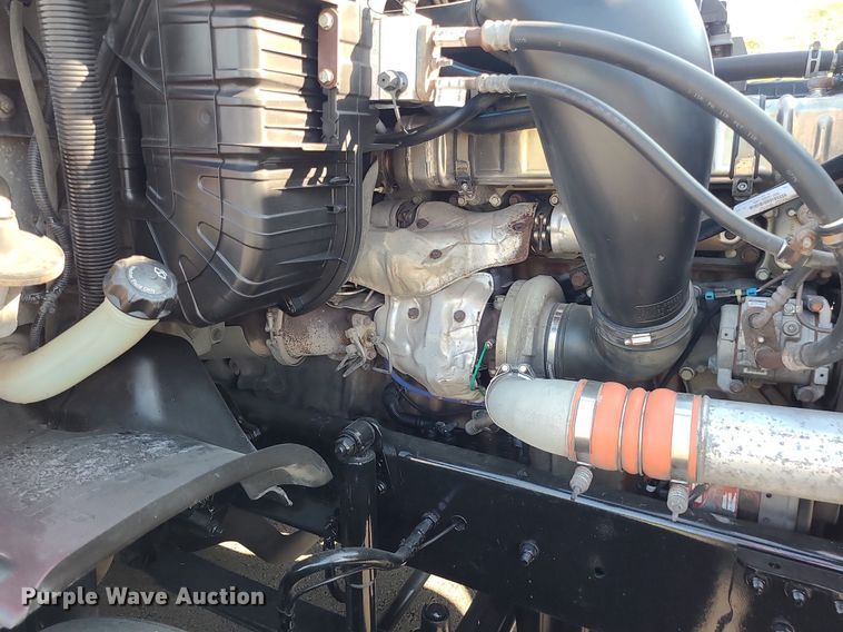 image for item MJ9324 2016 Freightliner Cascadia  semi truck