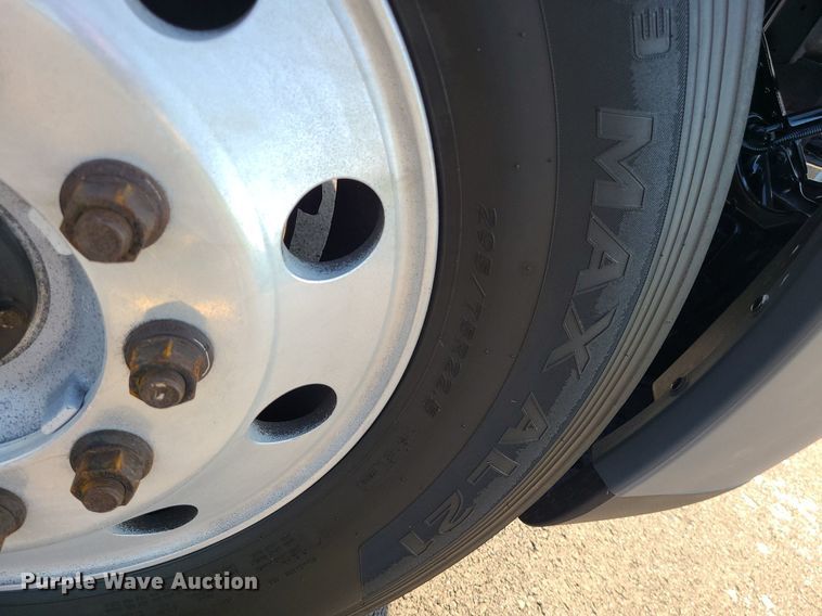 image for item MJ9324 2016 Freightliner Cascadia  semi truck