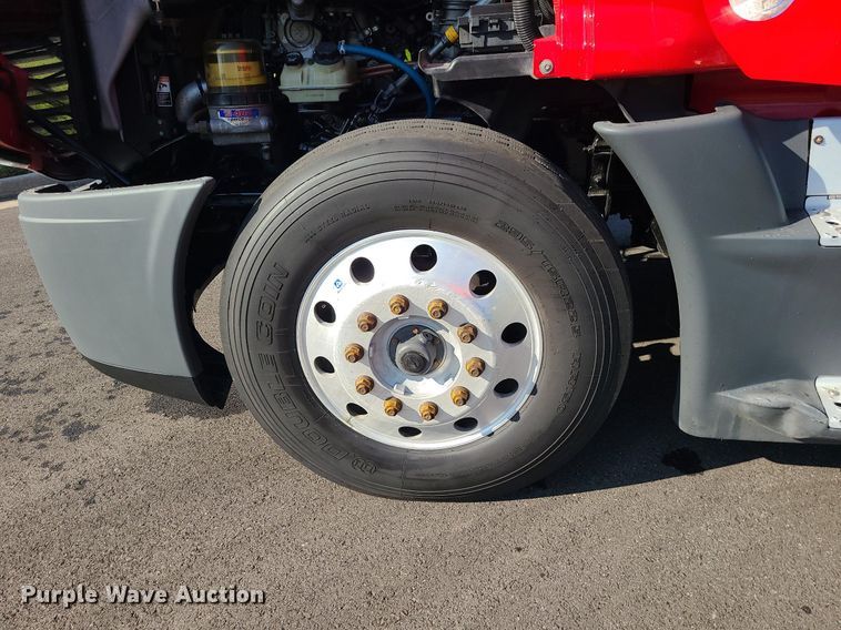 image for item MJ9324 2016 Freightliner Cascadia  semi truck