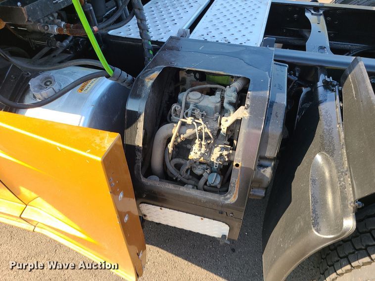 image for item MJ9325 2016 Freightliner Cascadia  semi truck