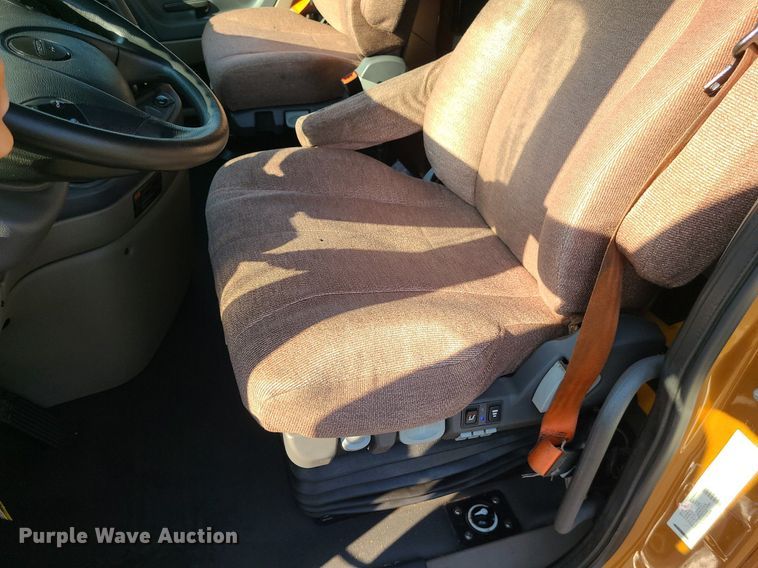 image for item MJ9325 2016 Freightliner Cascadia  semi truck