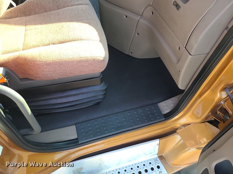 image for item MJ9325 2016 Freightliner Cascadia  semi truck