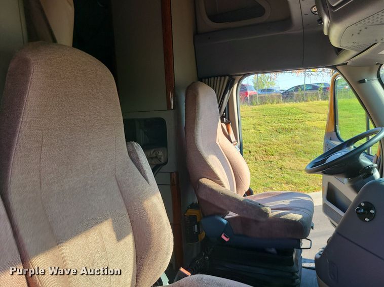 image for item MJ9325 2016 Freightliner Cascadia  semi truck