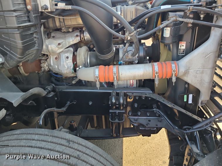 image for item MJ9325 2016 Freightliner Cascadia  semi truck