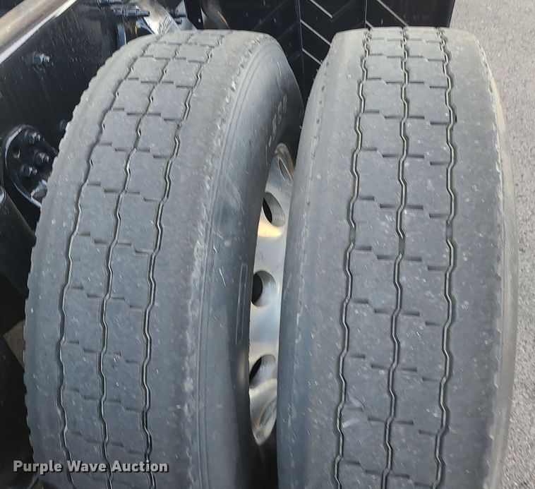 image for item MJ9325 2016 Freightliner Cascadia  semi truck