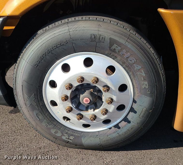 image for item MJ9325 2016 Freightliner Cascadia  semi truck