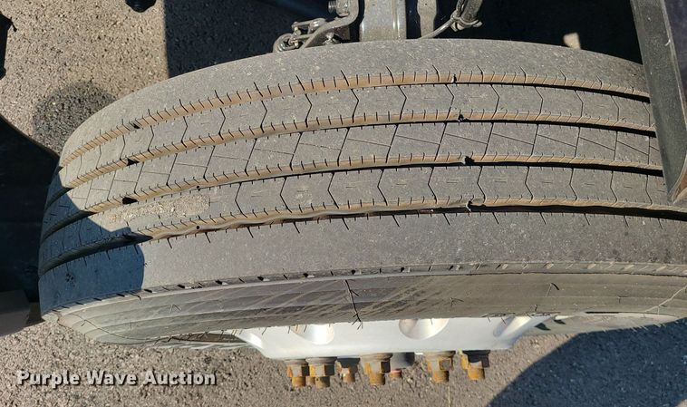 image for item MJ9325 2016 Freightliner Cascadia  semi truck