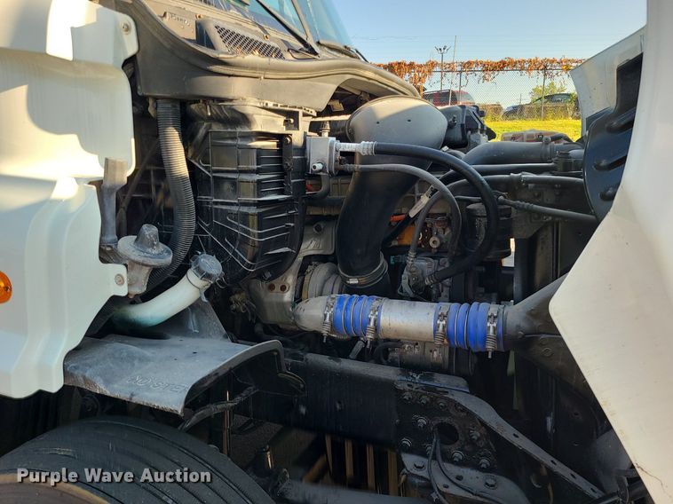 image for item MJ9326 2013 Freightliner Cascadia  semi truck