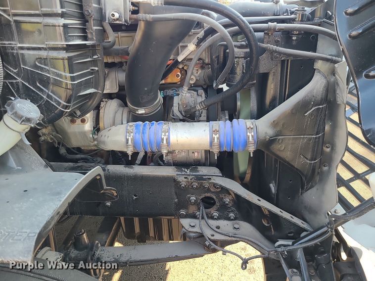 image for item MJ9326 2013 Freightliner Cascadia  semi truck