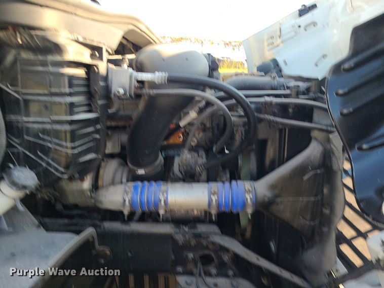 image for item MJ9326 2013 Freightliner Cascadia  semi truck