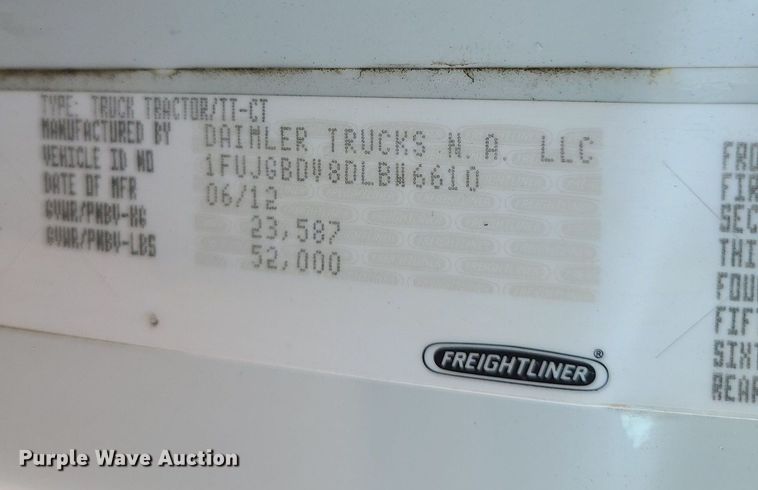 image for item MJ9326 2013 Freightliner Cascadia  semi truck