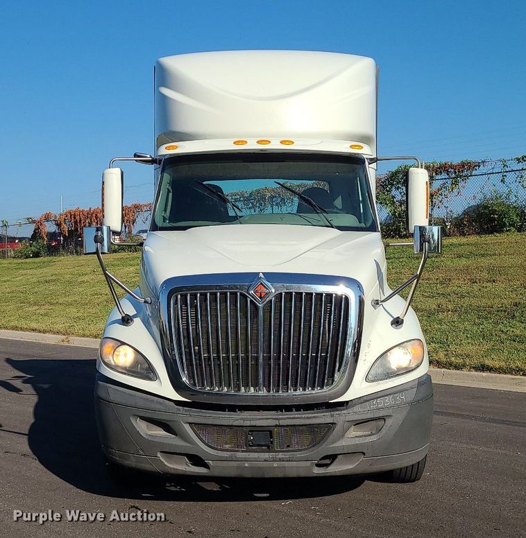 image for item MJ9327 2016 International ProStar+ 122  semi truck