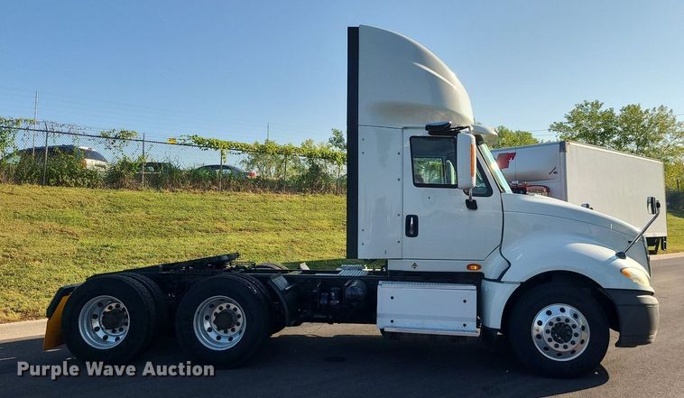 image for item MJ9327 2016 International ProStar+ 122  semi truck