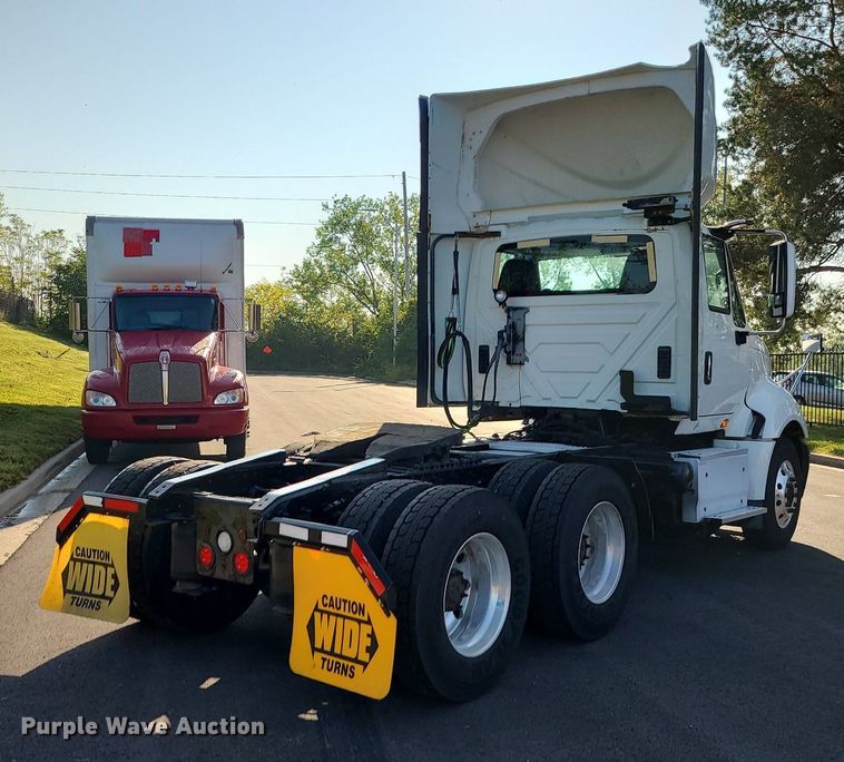 image for item MJ9327 2016 International ProStar+ 122  semi truck