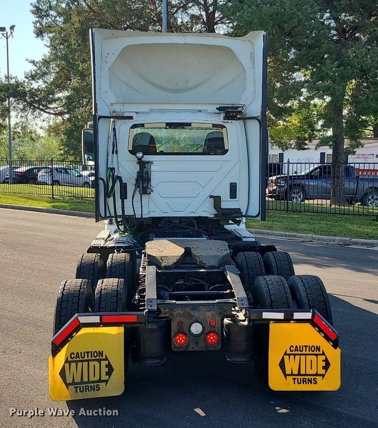 image for item MJ9327 2016 International ProStar+ 122  semi truck