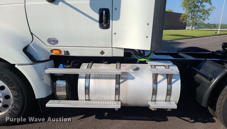 image for item MJ9327 2016 International ProStar+ 122  semi truck