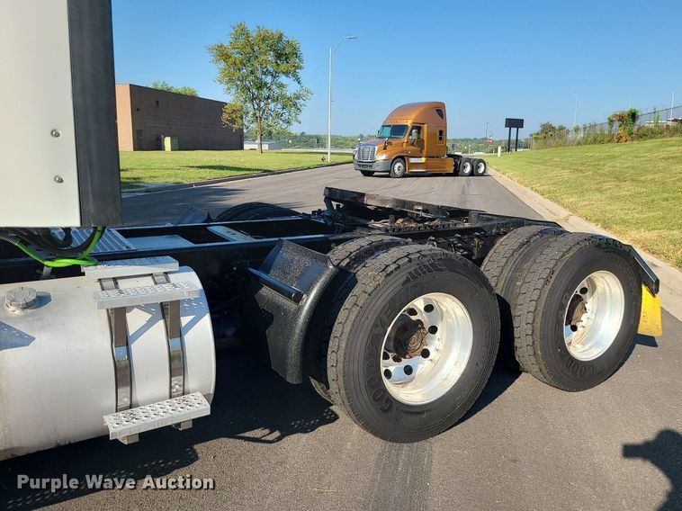 image for item MJ9327 2016 International ProStar+ 122  semi truck