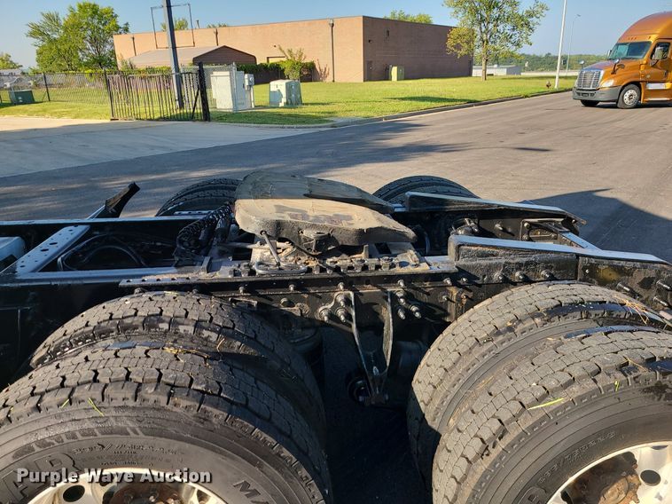 image for item MJ9327 2016 International ProStar+ 122  semi truck