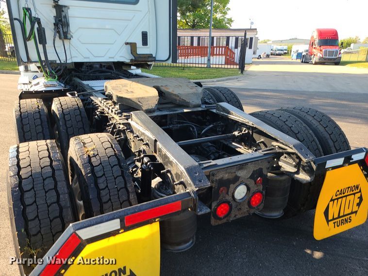 image for item MJ9327 2016 International ProStar+ 122  semi truck