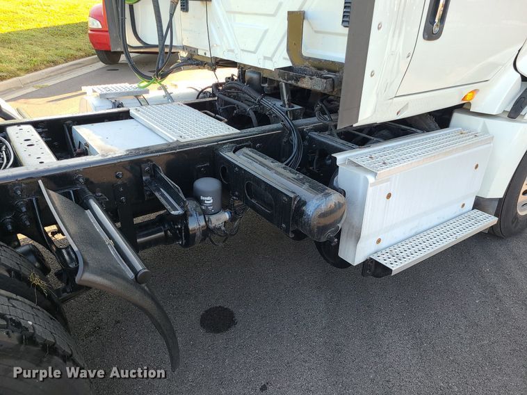 image for item MJ9327 2016 International ProStar+ 122  semi truck