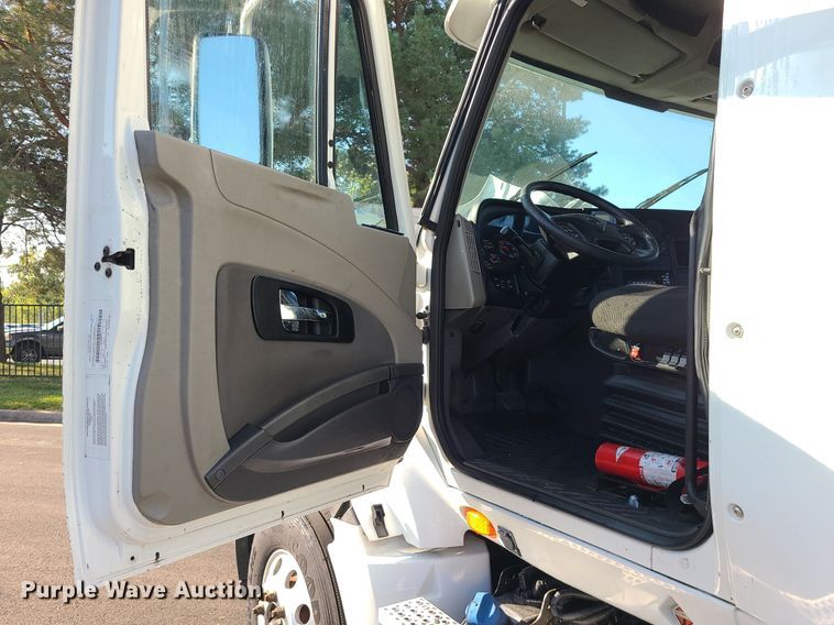 image for item MJ9327 2016 International ProStar+ 122  semi truck