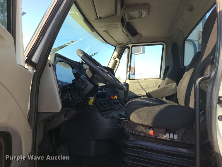 image for item MJ9327 2016 International ProStar+ 122  semi truck