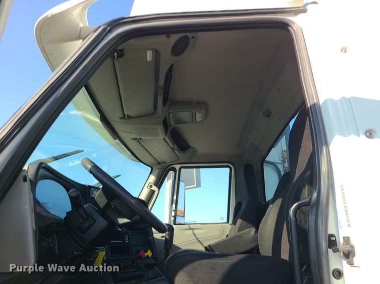 image for item MJ9327 2016 International ProStar+ 122  semi truck