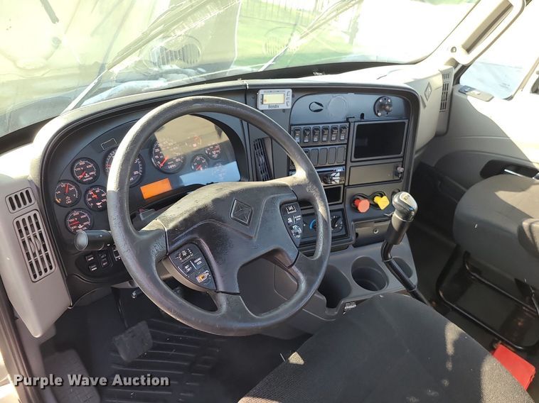 image for item MJ9327 2016 International ProStar+ 122  semi truck