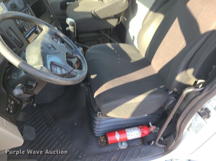 image for item MJ9327 2016 International ProStar+ 122  semi truck