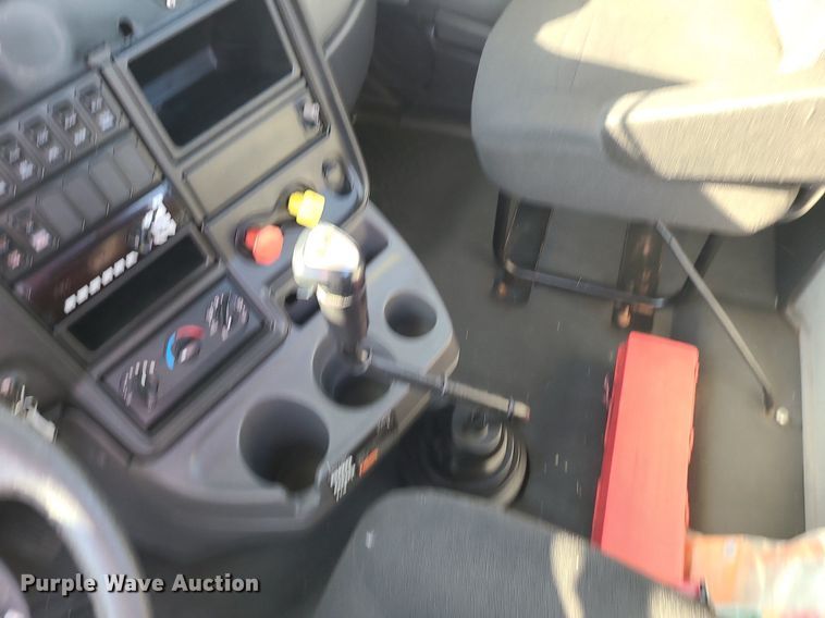 image for item MJ9327 2016 International ProStar+ 122  semi truck