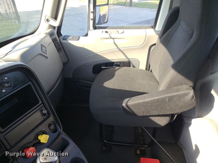 image for item MJ9327 2016 International ProStar+ 122  semi truck