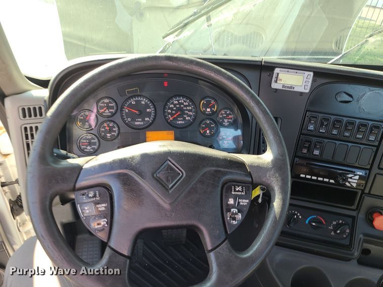 image for item MJ9327 2016 International ProStar+ 122  semi truck