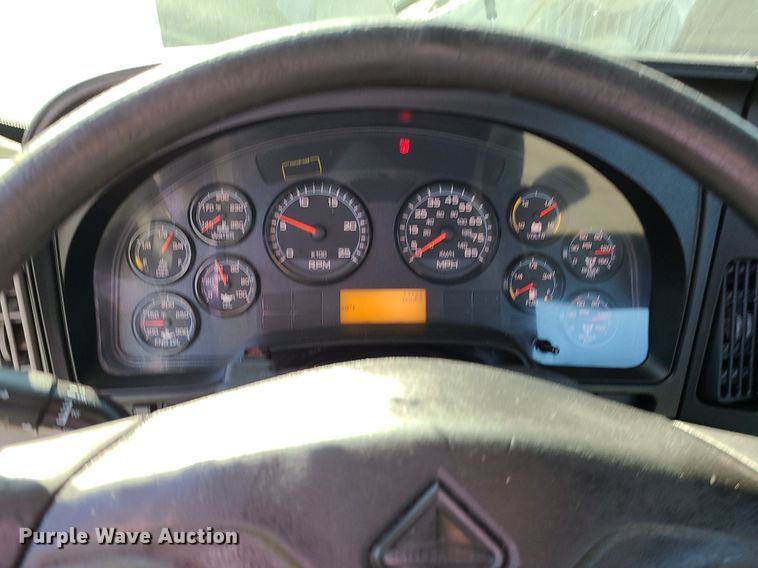 image for item MJ9327 2016 International ProStar+ 122  semi truck