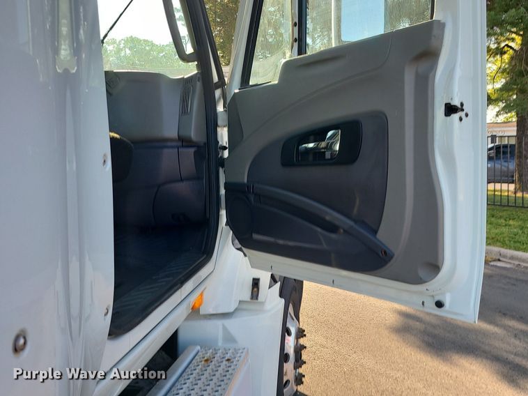 image for item MJ9327 2016 International ProStar+ 122  semi truck