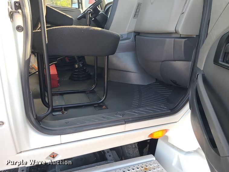 image for item MJ9327 2016 International ProStar+ 122  semi truck