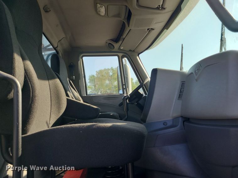 image for item MJ9327 2016 International ProStar+ 122  semi truck