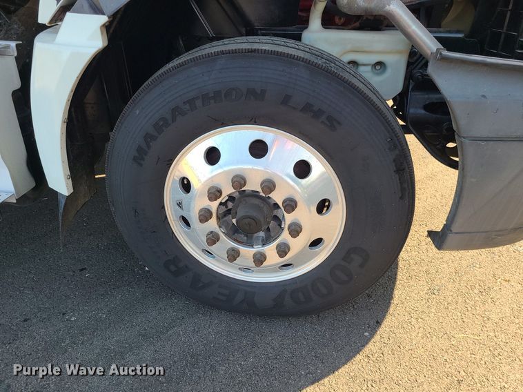 image for item MJ9327 2016 International ProStar+ 122  semi truck