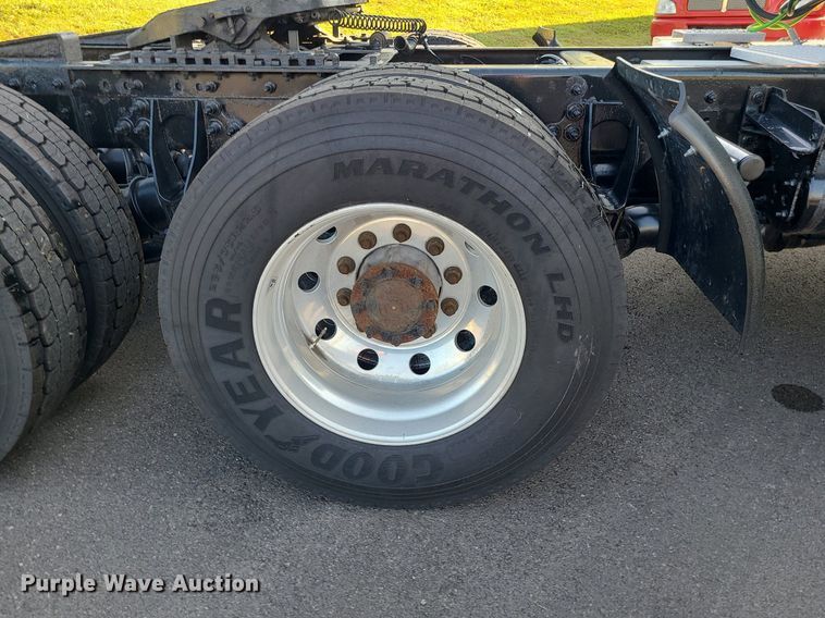 image for item MJ9327 2016 International ProStar+ 122  semi truck