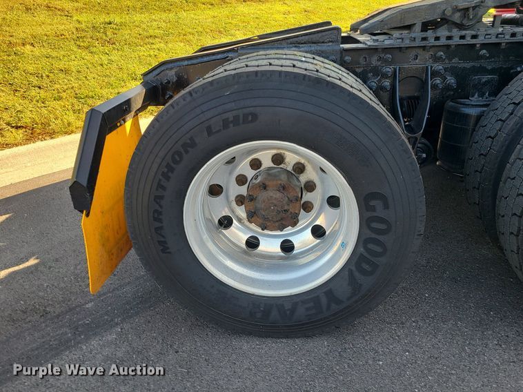 image for item MJ9327 2016 International ProStar+ 122  semi truck