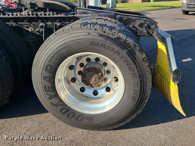 image for item MJ9327 2016 International ProStar+ 122  semi truck